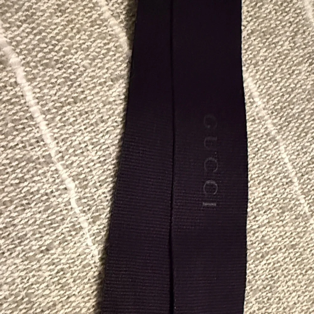 Gucci Dark Ribbon Accessory